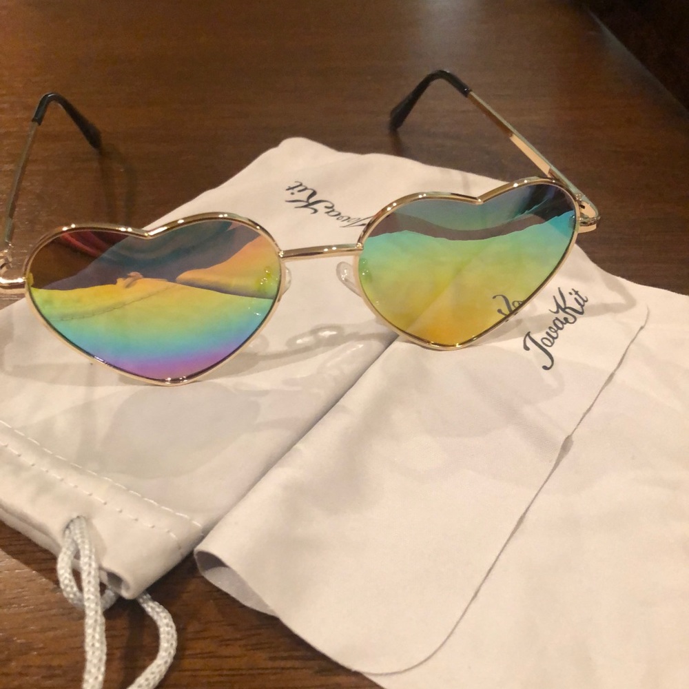 JOVA KIT heartshape sunglasses!